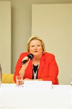 Frau Prof. Dr. Brigitte Grass bei der Podiumsdiskussion